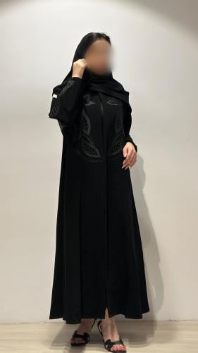 عباية بقماش سيراميك كوري مع تطريز