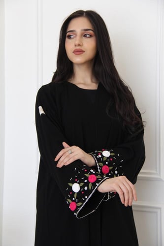 عباية بقماش المستقبل كوري مع شك انيق بالاكام