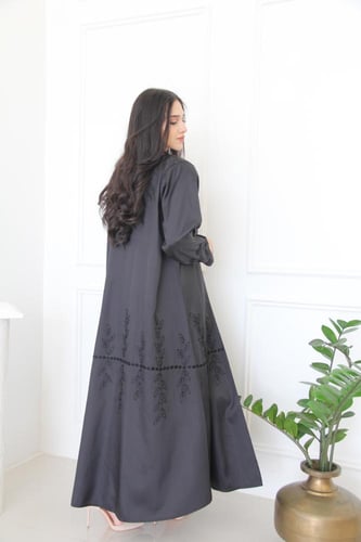 عباية بقماش تفته سلة كوري مع شك نص كلوش