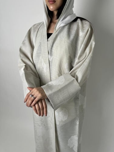 عباية بقماش لينن بيج فاتح مشجر اوف وايت بقصة عاديه...