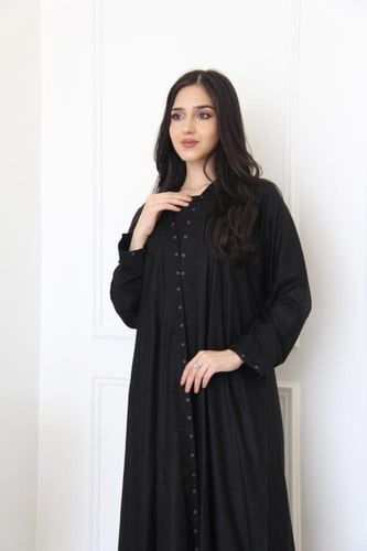 عباية بقماش لينن هندي طبيعي اسود مع تطريز يدوي بال...