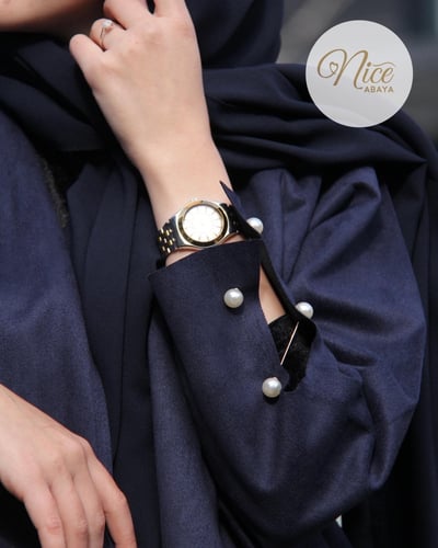 عباية شتوية بقماش شمواه كحلي بقصة كم انيقه و لولو