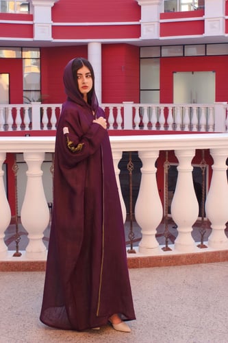 عباية بقماش لينن مع تطريز