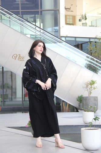 عبايه بقماش المستقبل كوري قصه فراشه مع تطريز ناعم