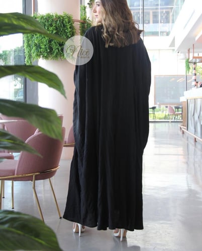 عبايه قماش كريب بموديل عملي