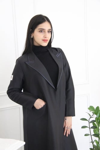 عباية بقماش تفته سلة كوري مع جيوب بالامام