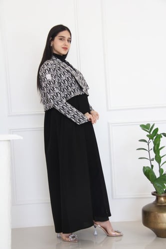 عباية بقماش لمار و جاكار