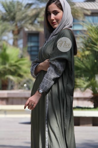 عبايه قماش لينن كلاسك ب لون انيق