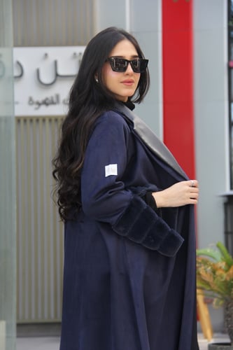 عباية بقماش شمواه كحلي مع فرو بالكم