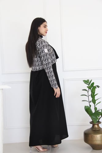 عباية بقماش لمار و جاكار