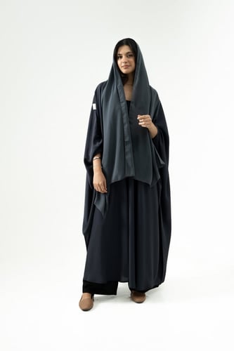 عباية بشت بقماش حرير كوري لون رمادي غامق