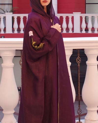 عباية بقماش لينن مع تطريز