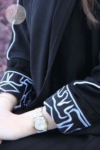 عبايه قماش كوري مقلم بتطريز سماوي