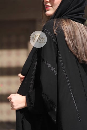 عبايه قماش المستقبل كوري بتطريز اسود