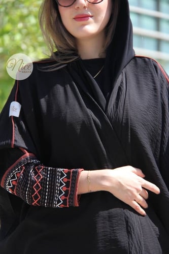 عبايه قماش كريب مطرز