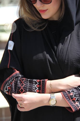 عبايه قماش كريب مطرز