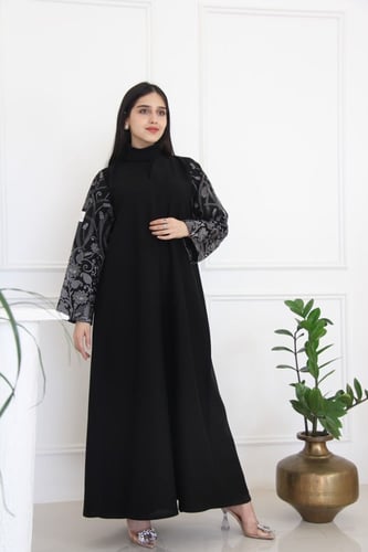 عباية بقماش لمار مع كم تل بالكم مطرز و مبطن