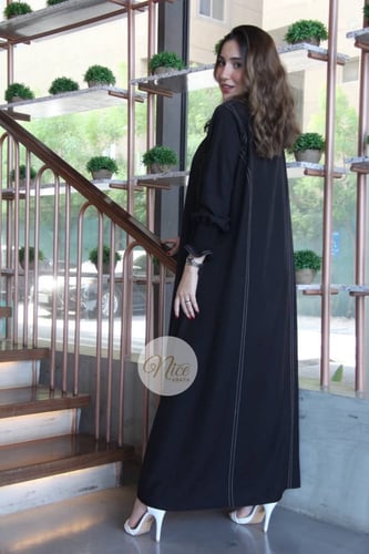 عبايه قماش كريب بموديل عملي