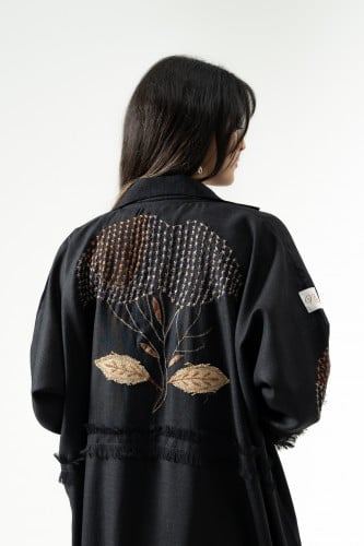 عباية بقماش لينن اسود مع تطريز بالاكمام و الخلف