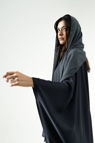 عباية بشت بقماش حرير كوري لون رمادي غامق