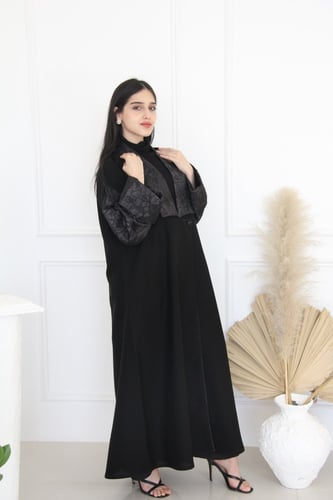 عباية بقماش لمار مع جاكار كوري