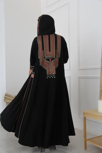 عباية عسيرية بتطريز يدوي متقن