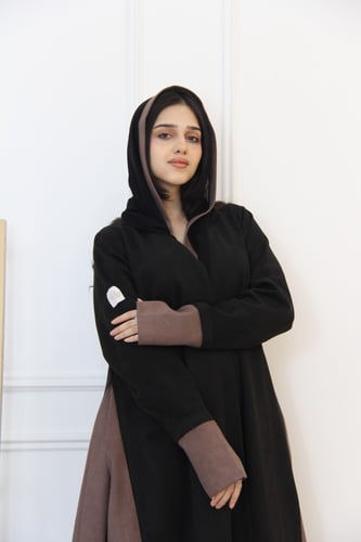 عباية بقماش شمواه اسود مع بني مع قصة فتحت اصبع بال...