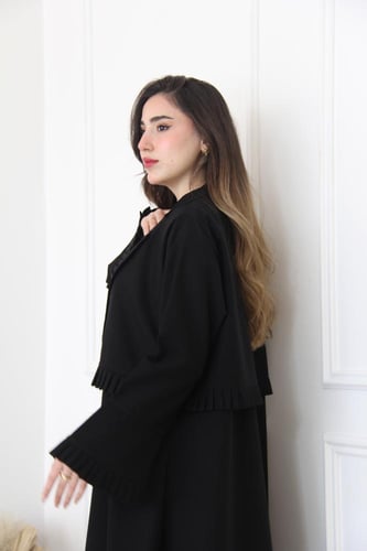 عباية بمقاش لمار بتصميم انيق وثنيات فاخرة