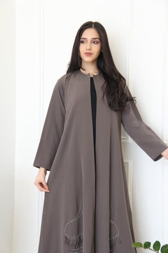 عباية بقماش انترنت بقصة كلوش مع شك يدوي