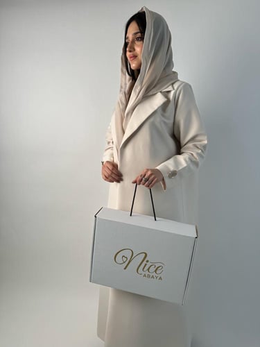 عباية بليزر بلون البيج فاتح بقماش تفته تايواني مبط...