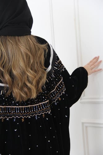 عباية مخمل مبطنه و شبك متقن