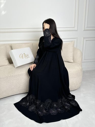 عباية كلوش كامل بقماش لمياء و مطرز بالاسفل و الاكم...