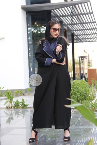 عبايه قماش كريب مع شامواه