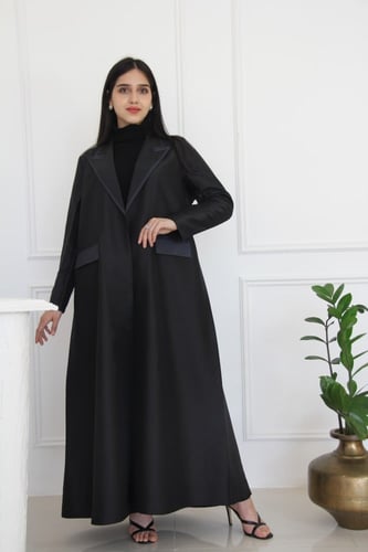 عباية بقماش تفته سلة كوري مع جيوب بالامام