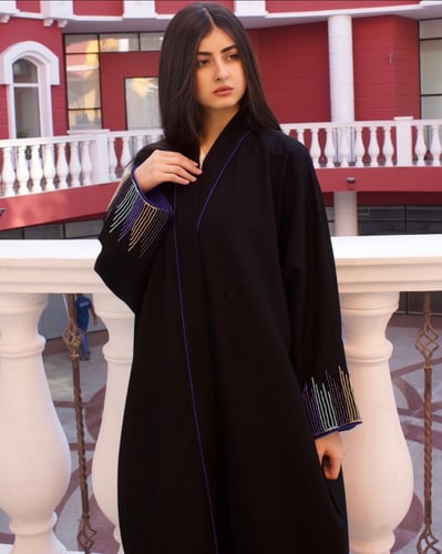 عباية بقماش المستقبل كوري مع قيطان و شك بالكم