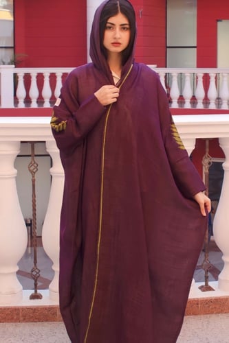 عباية بقماش لينن مع تطريز