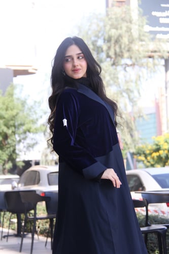 عباية بقماش مخمل كحلي كوري و كتان هندي