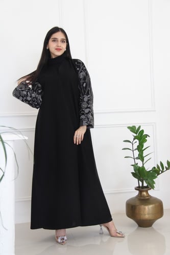 عباية بقماش لمار مع كم تل بالكم مطرز و مبطن