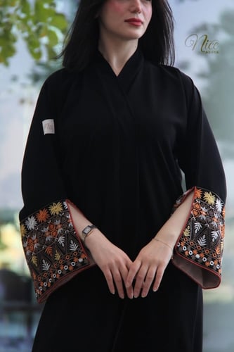 عبايه قماش المستقبل كوري مع تطريز