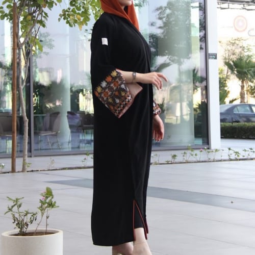 عبايه قماش المستقبل كوري مع تطريز