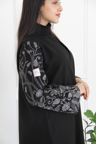 عباية بقماش لمار مع كم تل بالكم مطرز و مبطن