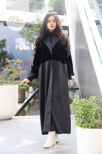 عباية بقماش مخمل اسود مع كتان