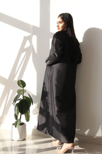 عباية بقماش تفته سلة كوري مع كرستال