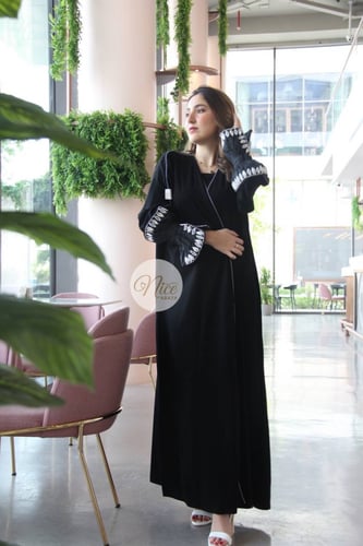 عبايه قماش كوري مع اكمام شانتون