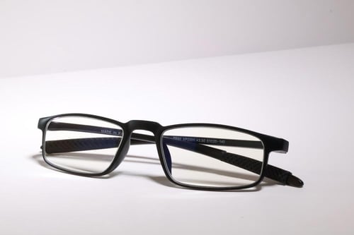 نظارة مكبرة للقريب