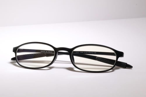 نظارة قراءه صغير