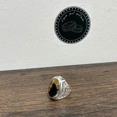 A Yemeni agate ring, Khuraithi, cherry-colored