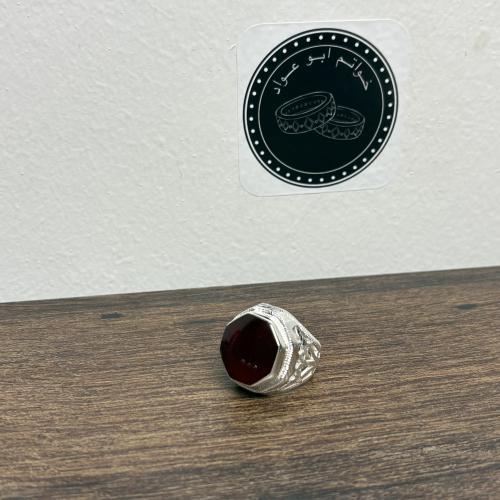 A Yemeni agate ring, kidney-shaped