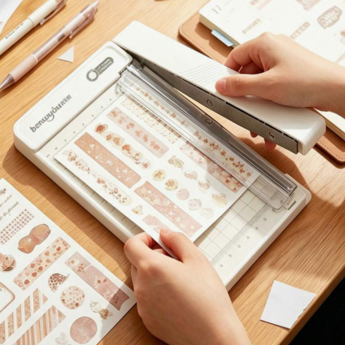 أداة تقطيع وتشذيب الأوراق
