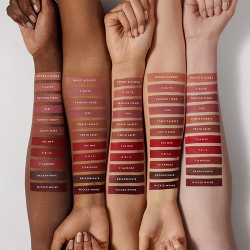 فنتي بيوتي احمر شفاه ايقون فيلفيت السائل 02 اتش بي...